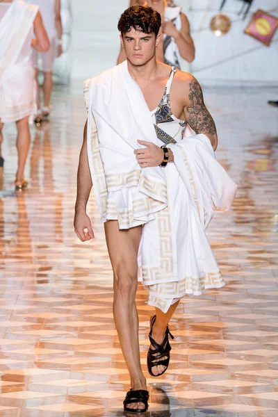 Look 22